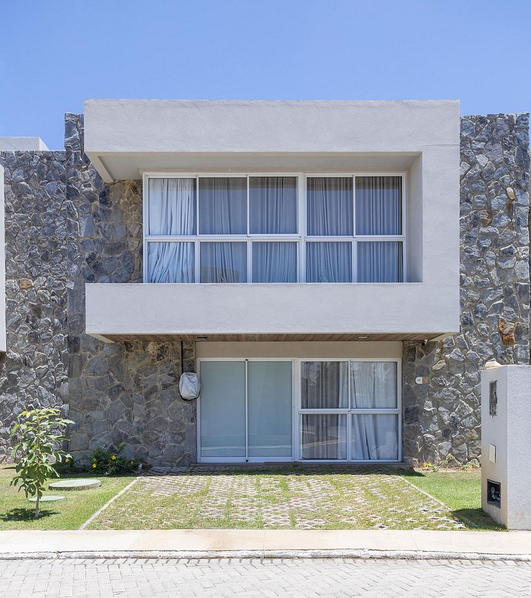 Luxury beachfront house at Praia do Marceneiro in Milagres