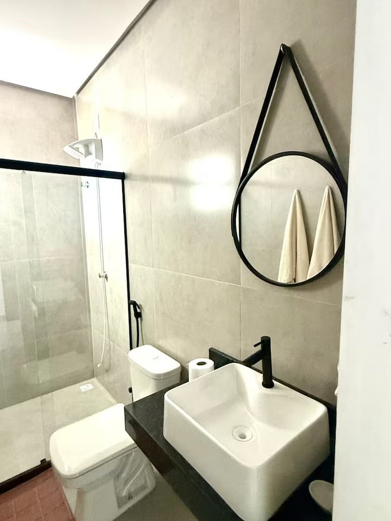 Apt em Taperapuã: piscina, churrasqueira e ar condicionado