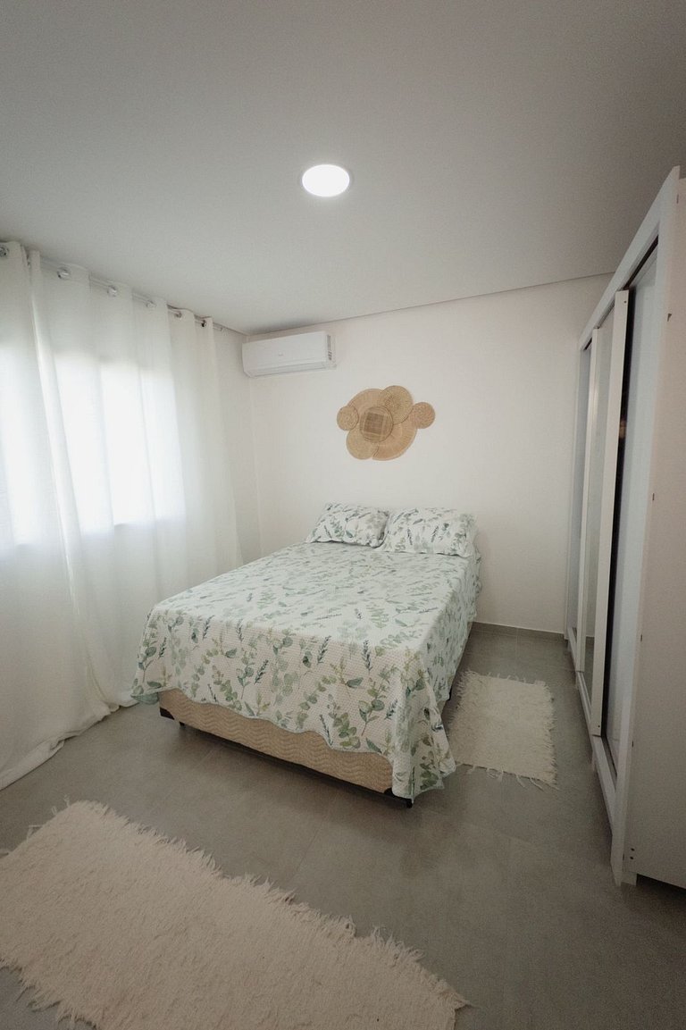 Apt em Taperapuã: piscina, churrasqueira e ar condicionado