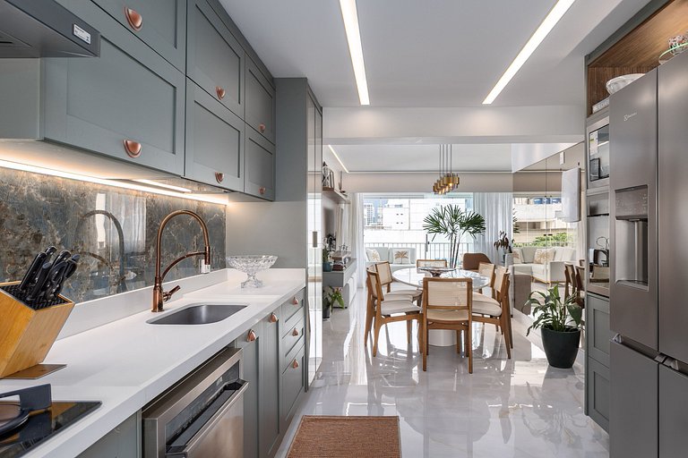 3-Bedroom Apartment 400m from Ipanema Beach
