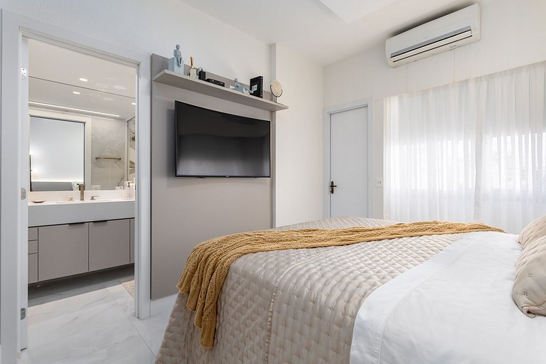 3-Bedroom Apartment 400m from Ipanema Beach