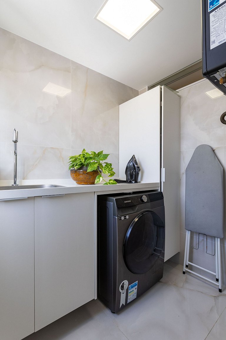 3-Bedroom Apartment 400m from Ipanema Beach