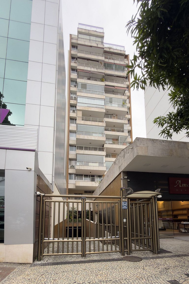 3-Bedroom Apartment 400m from Ipanema Beach