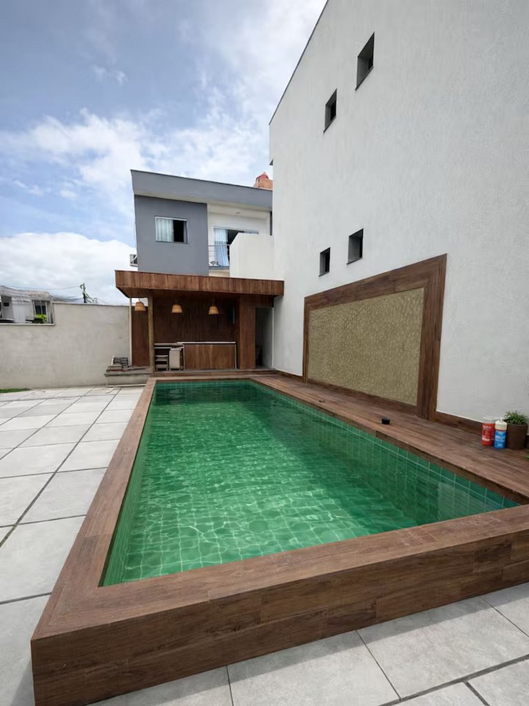 Apt em Taperapuã: piscina, churrasqueira e ar condicionado