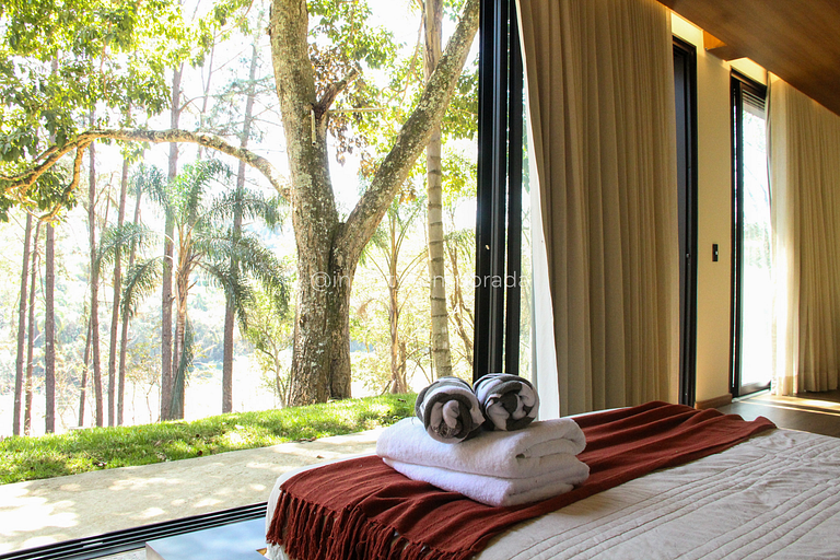 Igaratá: refúgio em meio a natureza com piscina e cabanas
