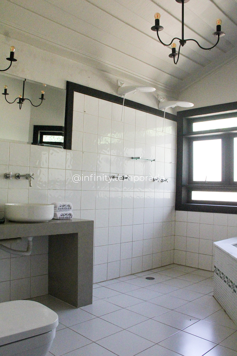 Igaratá: refúgio em meio a natureza com piscina e cabanas