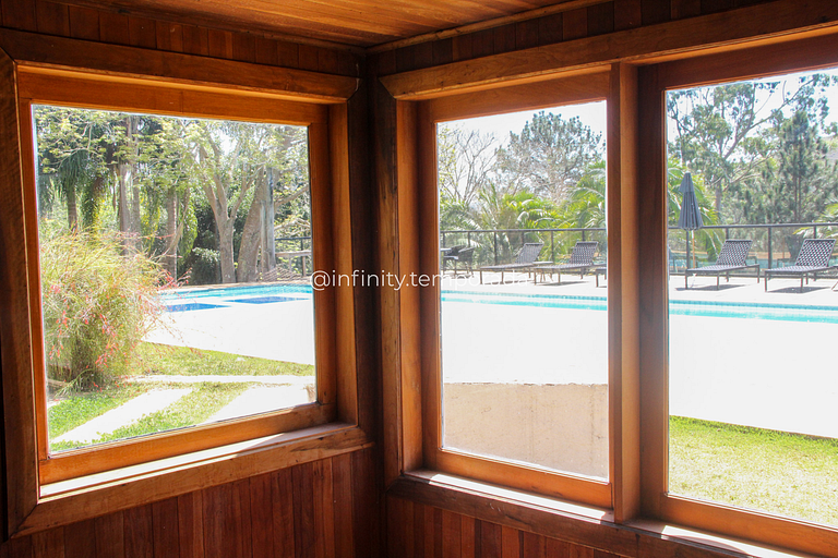 Igaratá: refúgio em meio a natureza com piscina e cabanas