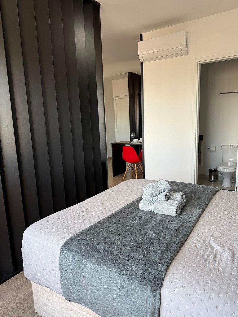 Fully equipped apt: A/C, pool & gym in Downtown
