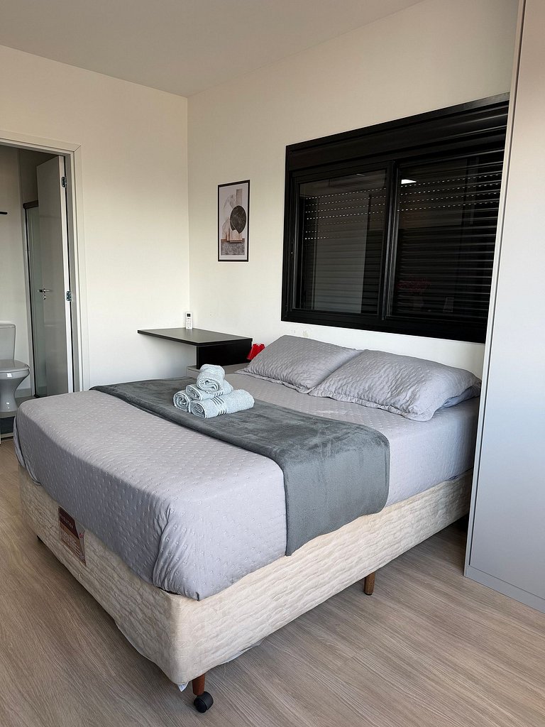 Fully equipped apt: A/C, pool & gym in Downtown