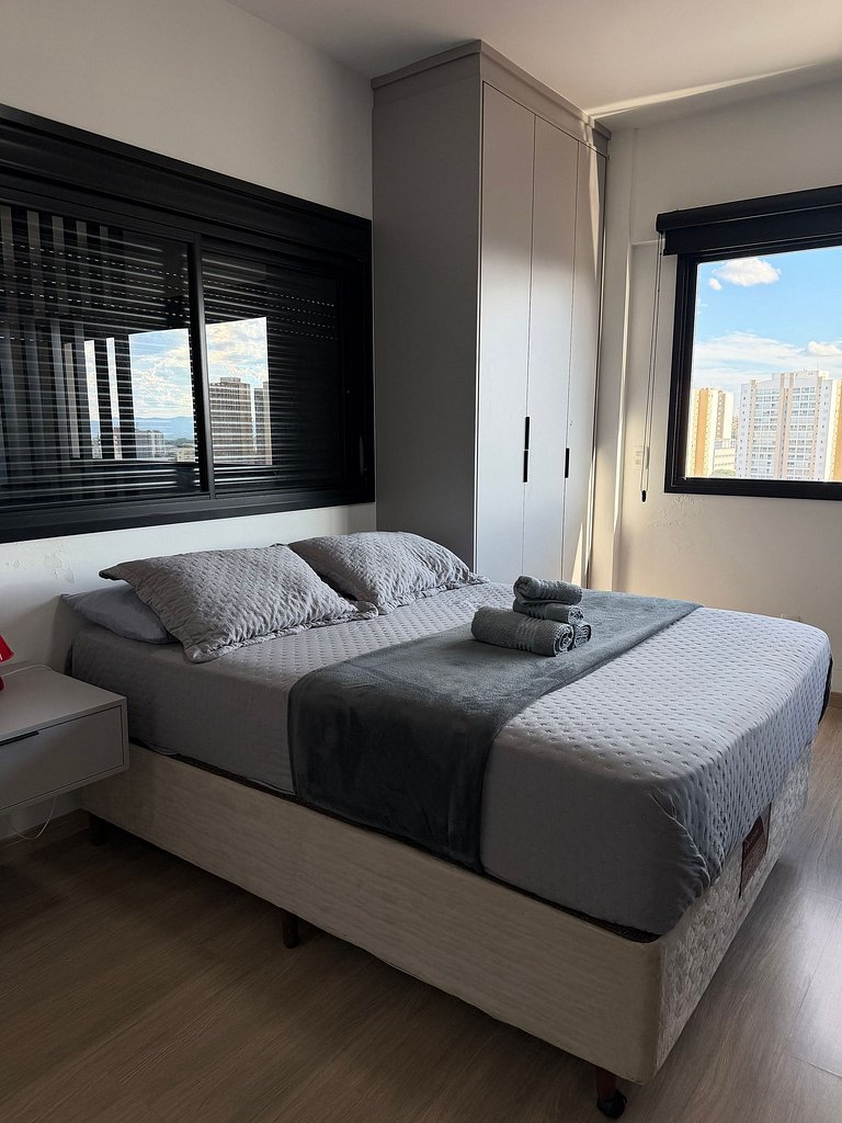 Fully equipped apt: A/C, pool & gym in Downtown