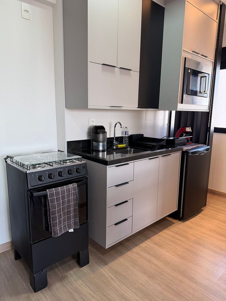 Fully equipped apt: A/C, pool & gym in Downtown