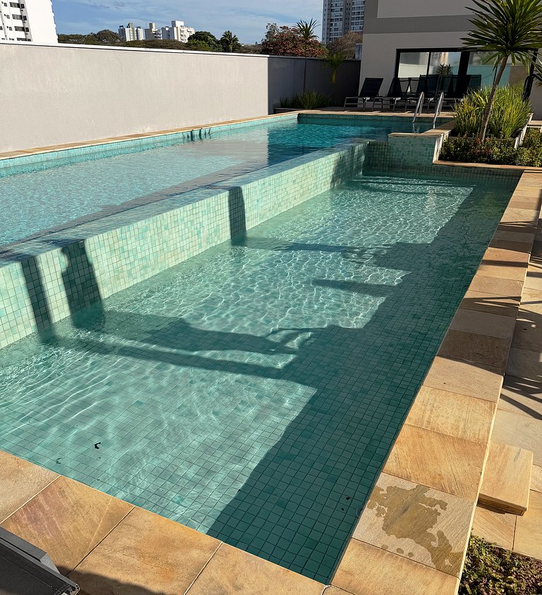 Apt completo: ar cond piscina e academia no Centro