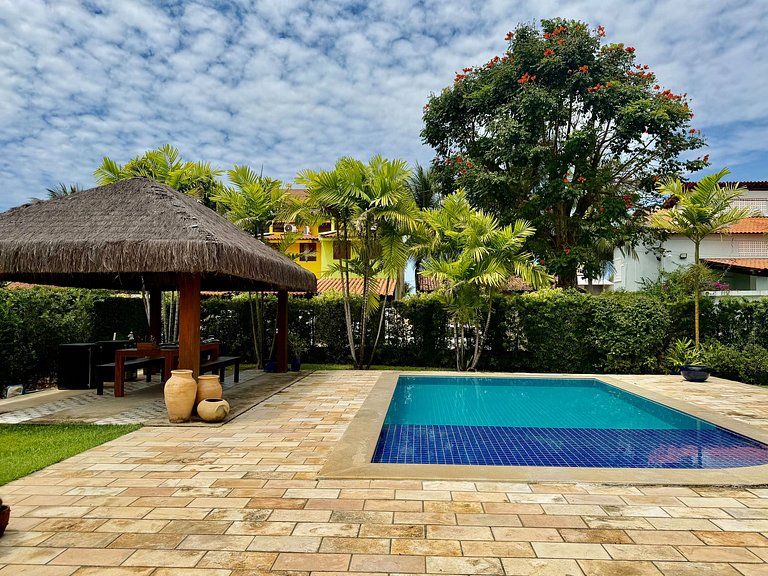 Piscina e churrasqueira em condomínio beira-mar Carneiros