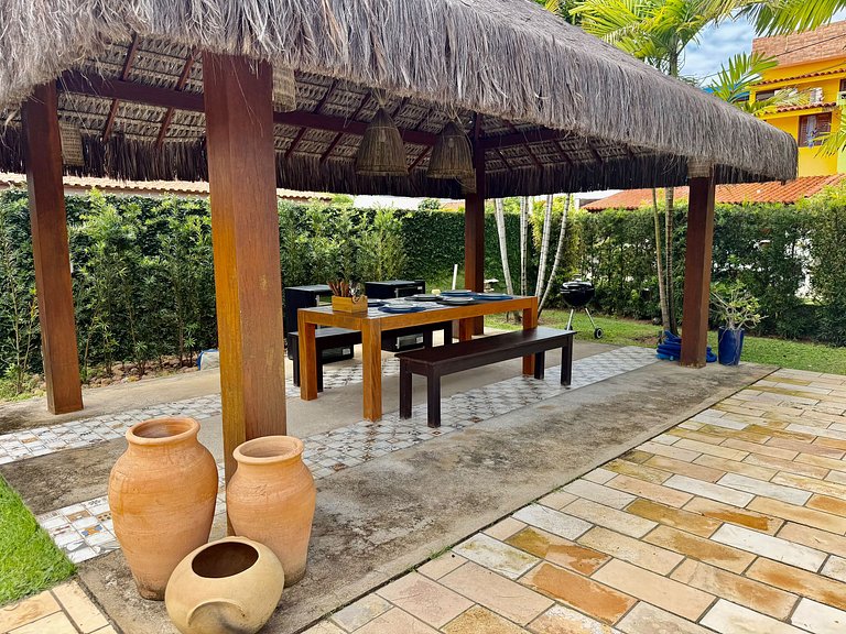 Piscina e churrasqueira em condomínio beira-mar Carneiros