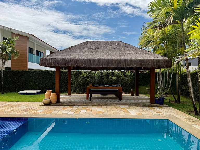 Piscina e churrasqueira em condomínio beira-mar Carneiros