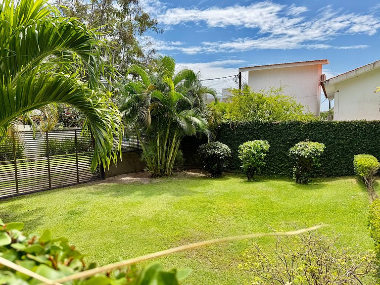 Piscina e churrasqueira em condomínio beira-mar Carneiros