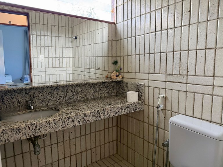 Piscina e churrasqueira em condomínio beira-mar Carneiros