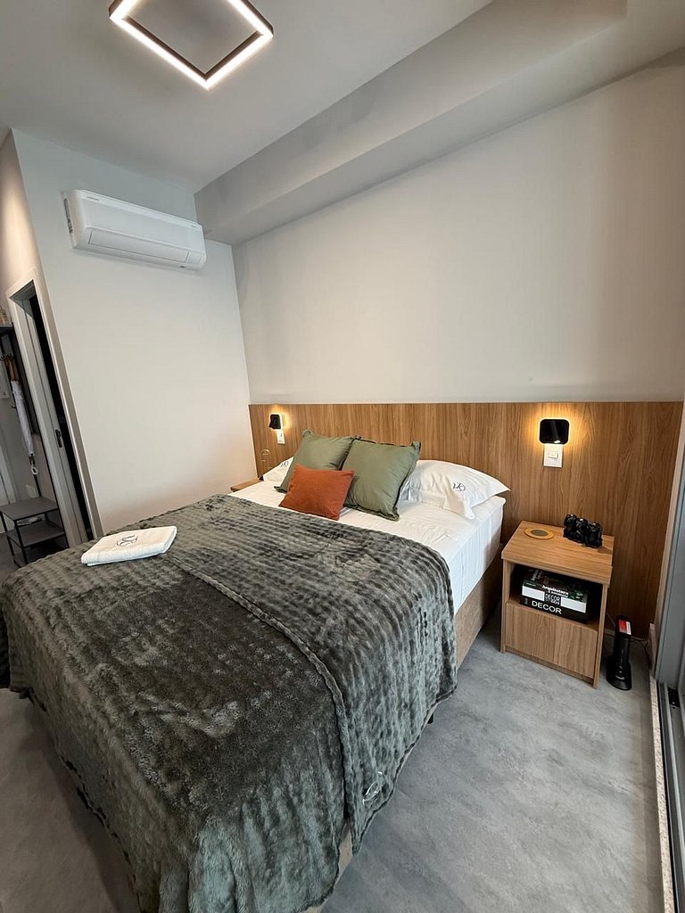 AC, pool, WIFI, bed linens and gym