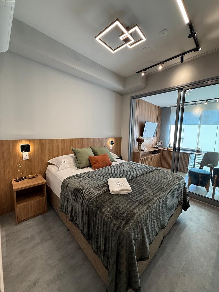 AC, pool, WIFI, bed linens and gym