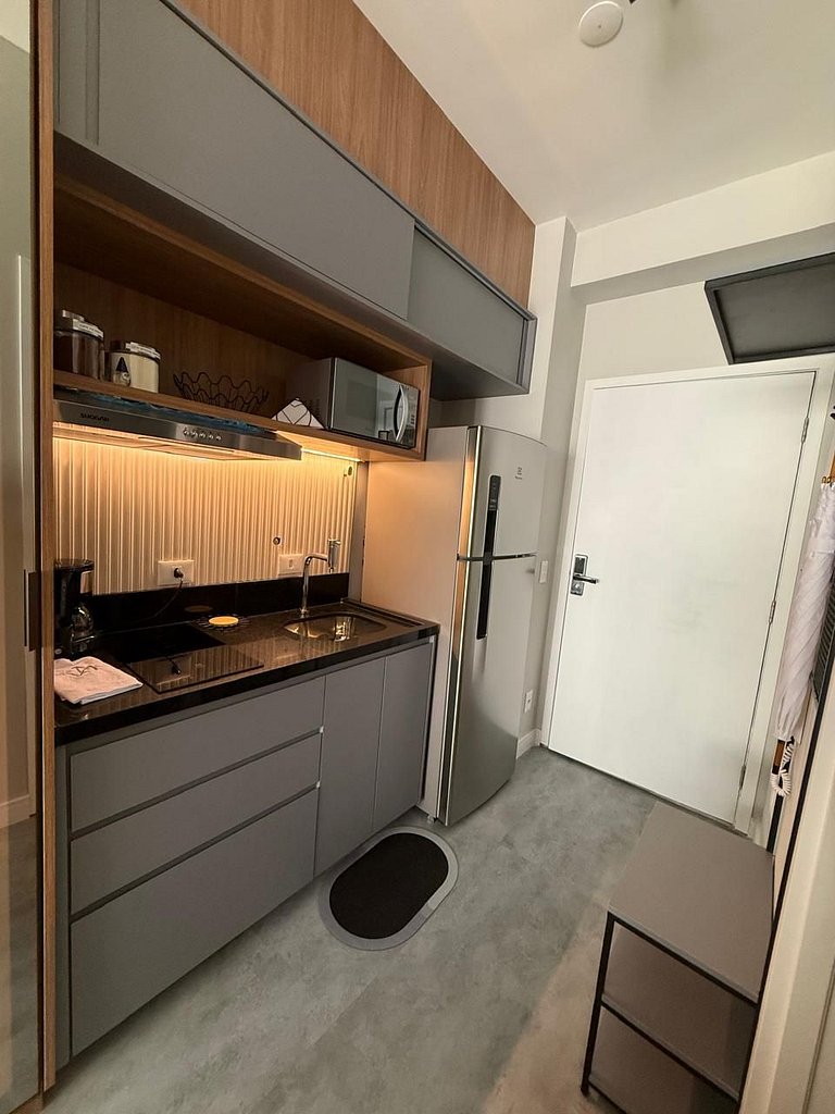 AC, pool, WIFI, bed linens and gym