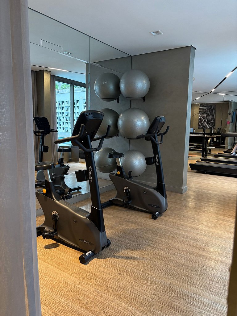 AC, pool, WIFI, bed linens and gym