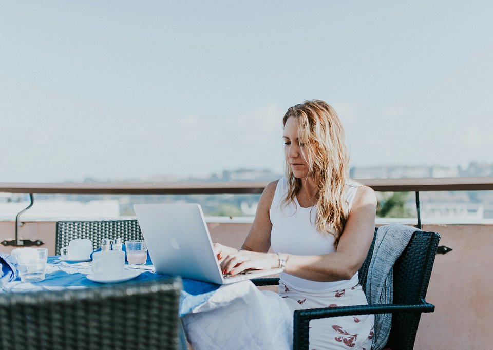 Trabalhar viajando: como adaptar a casa de temporada para o seu home office temporário
