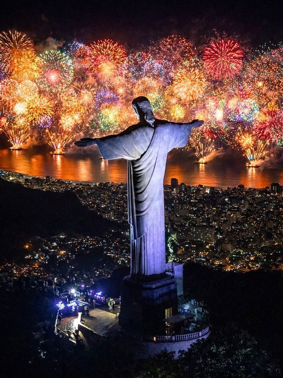Onde passar o Réveillon 2027 no Brasil: destinos com casa Infinity pra virar o ano